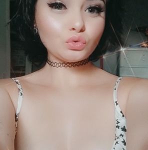 Meet your Posher, Emilie